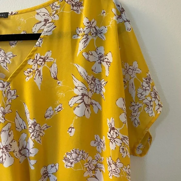 West Kei | Yellow Floral Blouse, Tie Front | Size Medium - Picture 3 of 10